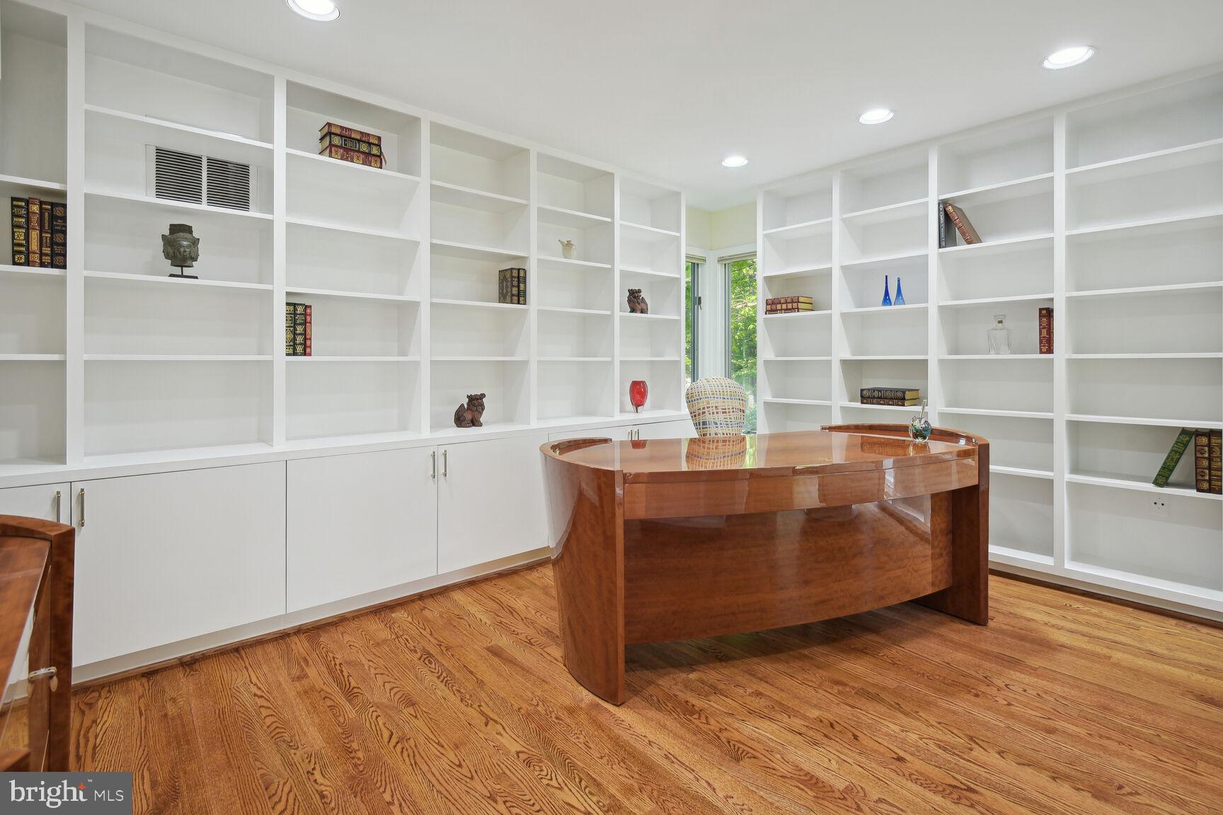 808 CROOKED CROW LANE