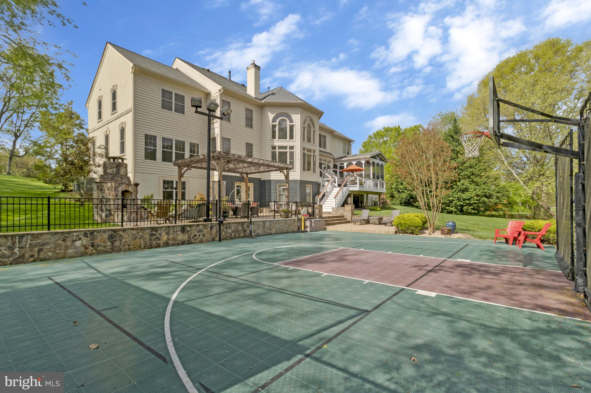 10402 VAN PATTEN LANE