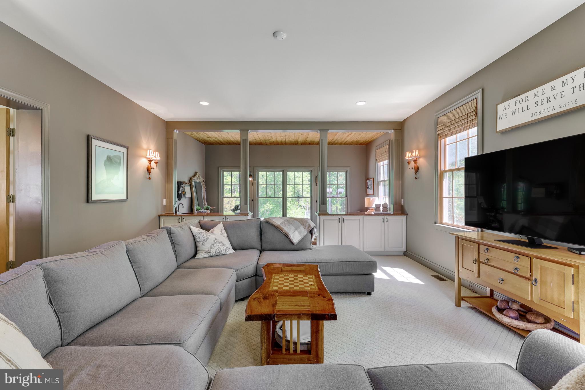 10402 VAN PATTEN LANE