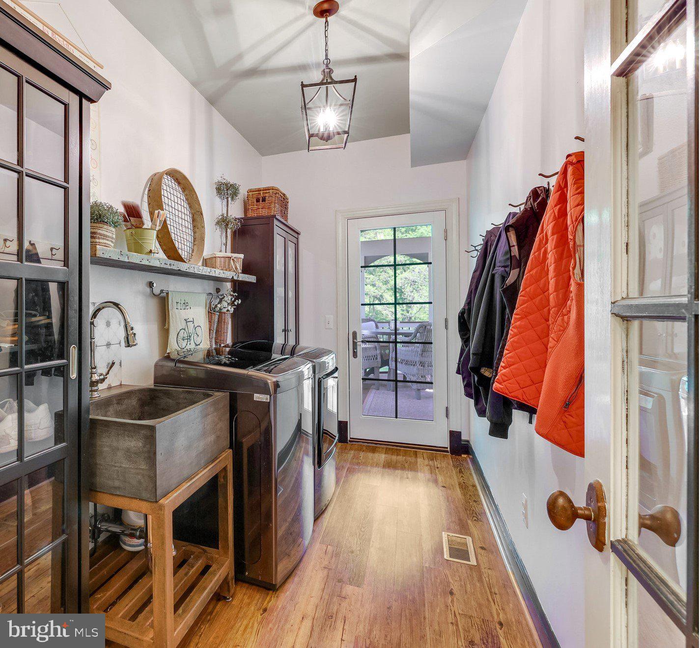 10402 VAN PATTEN LANE