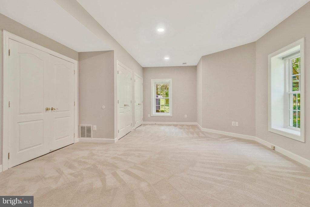 10403 VAN PATTEN LANE