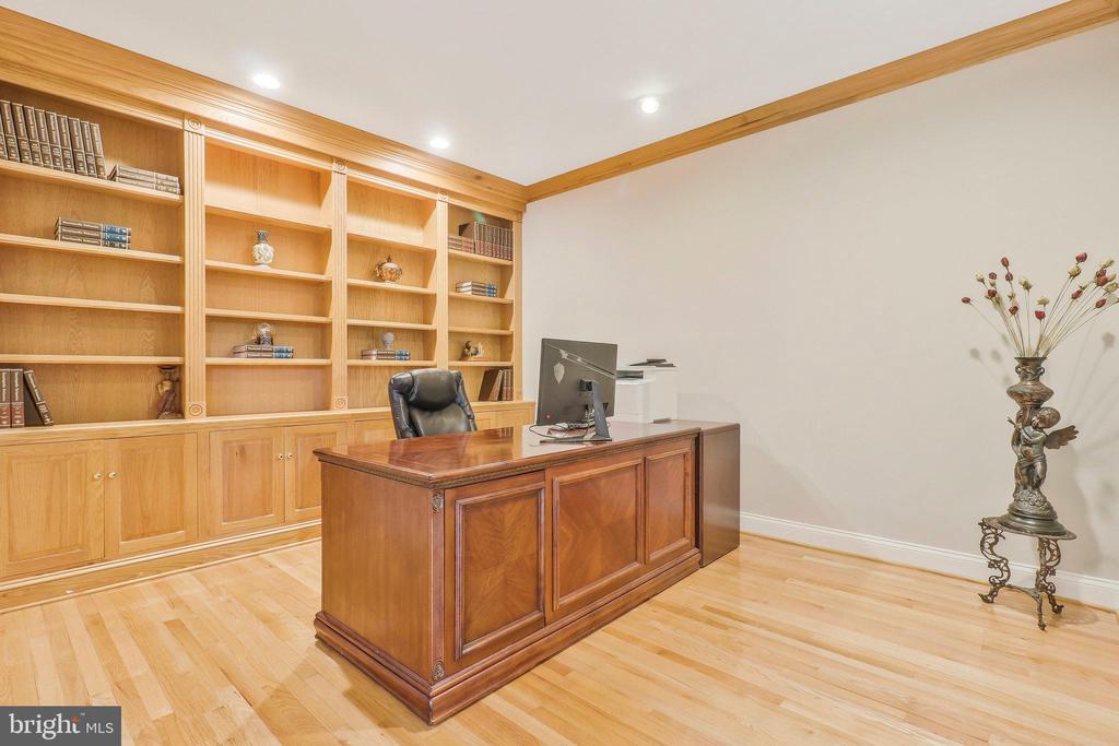10403 VAN PATTEN LANE