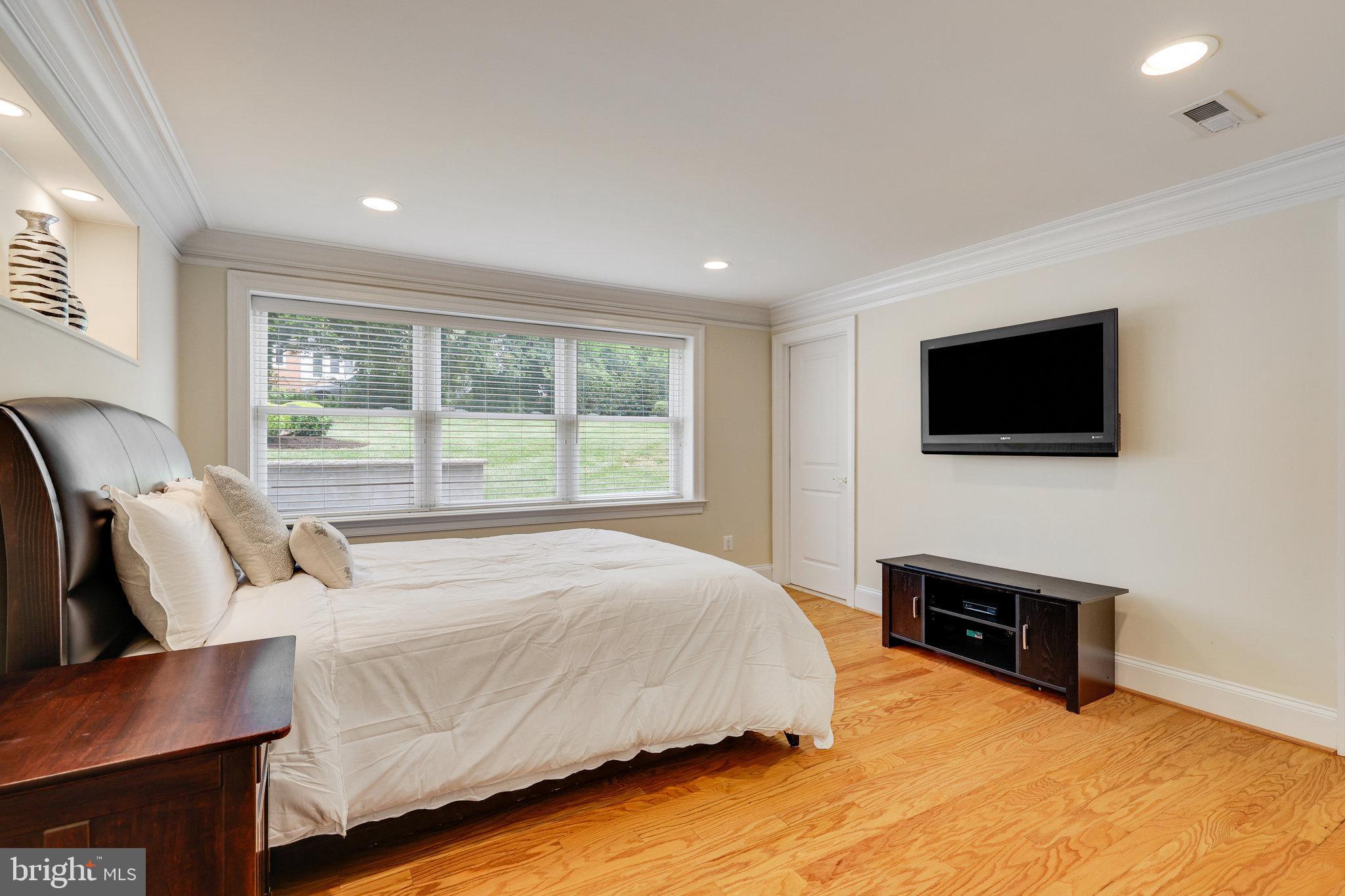 816 CONSTELLATION DRIVE