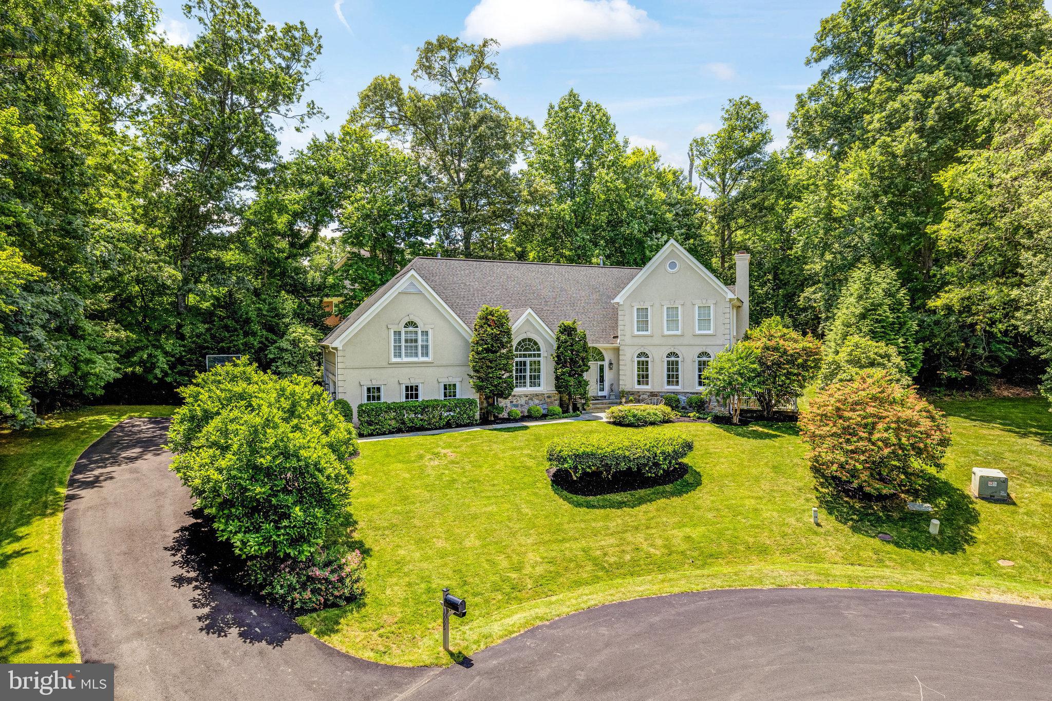 10005 ROBINDALE COURT