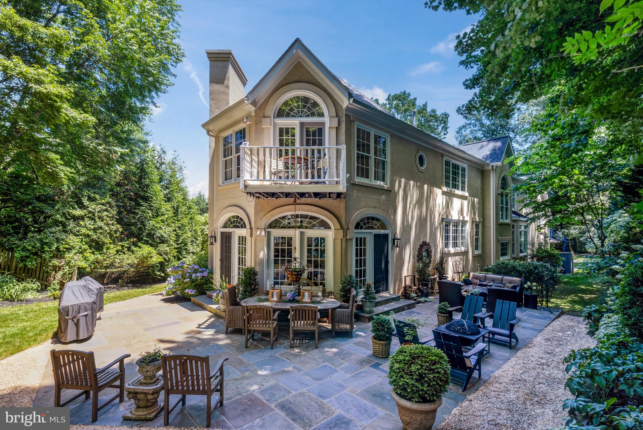 10005 ROBINDALE COURT