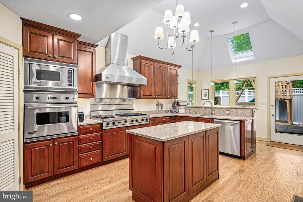 11103 GLADE DRIVE