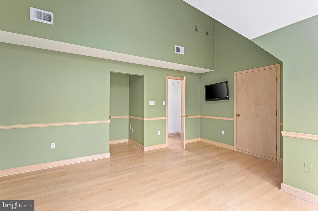 11103 GLADE DRIVE