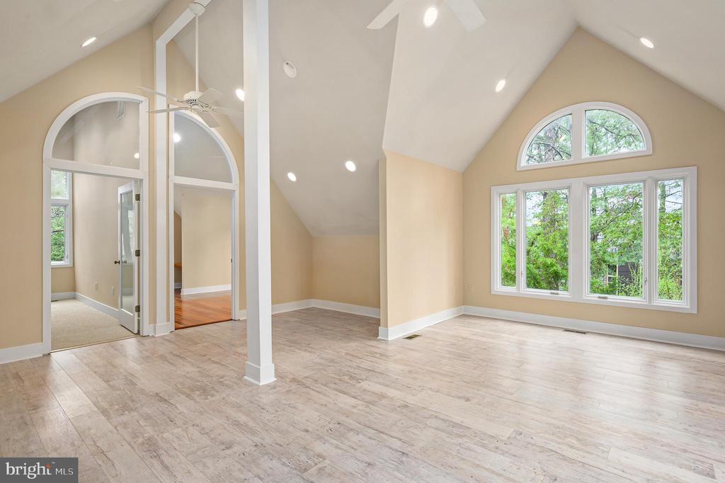 11103 GLADE DRIVE