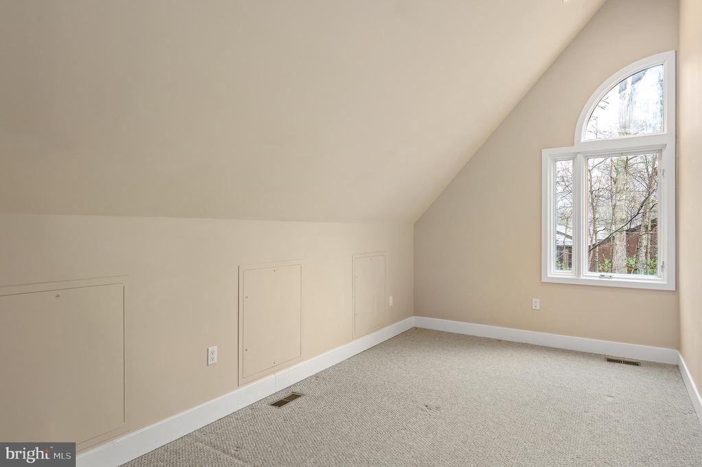 11103 GLADE DRIVE