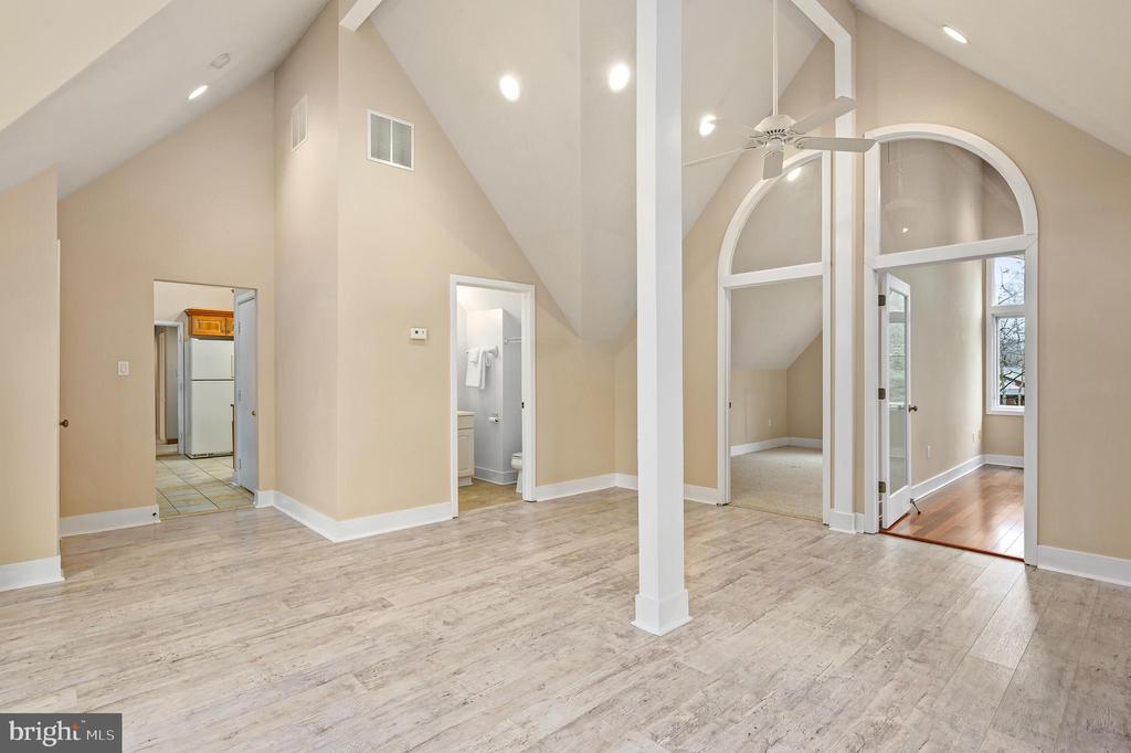 11103 GLADE DRIVE