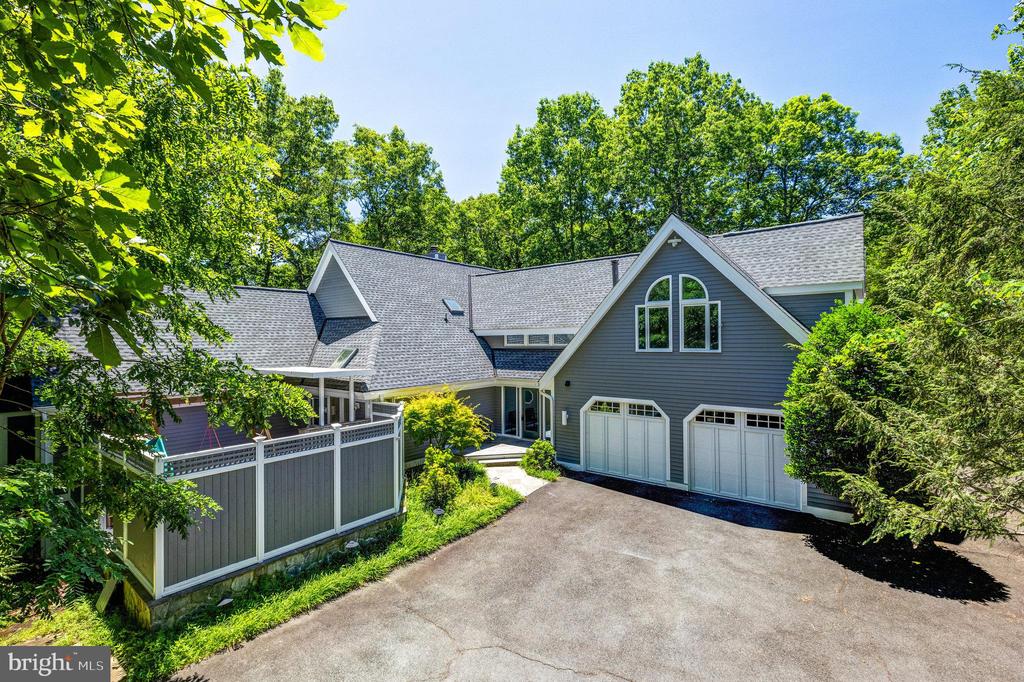11103 GLADE DRIVE