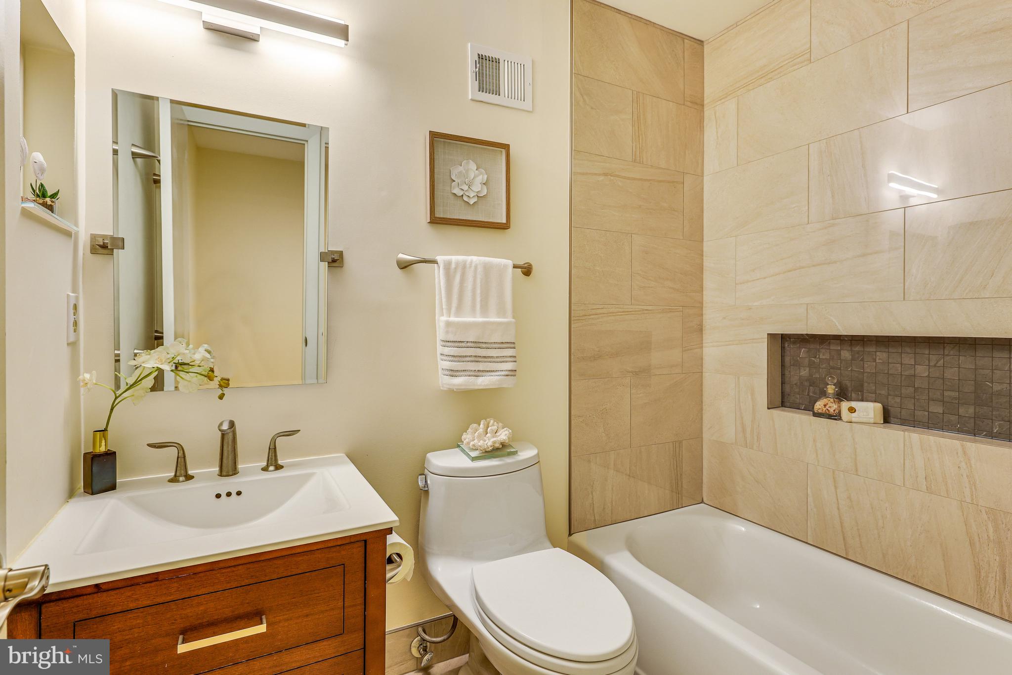 11529 BUTTONWOOD COURT