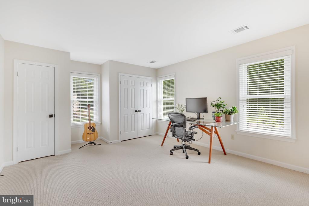 11602 ROLLING MEADOW DRIVE