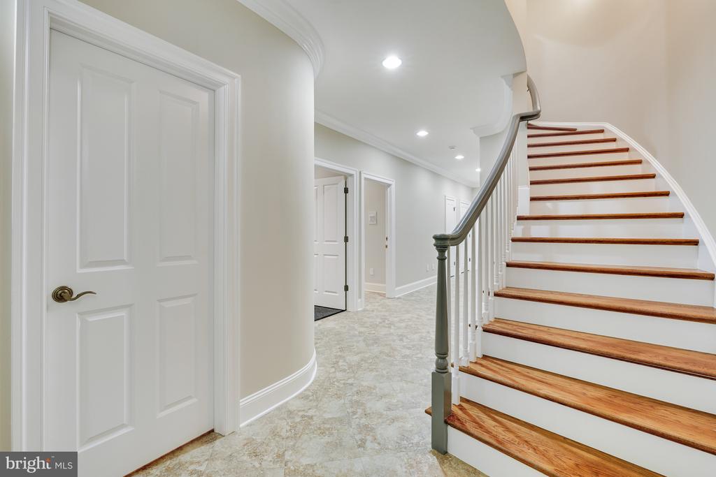 11304 SENECA CIRCLE