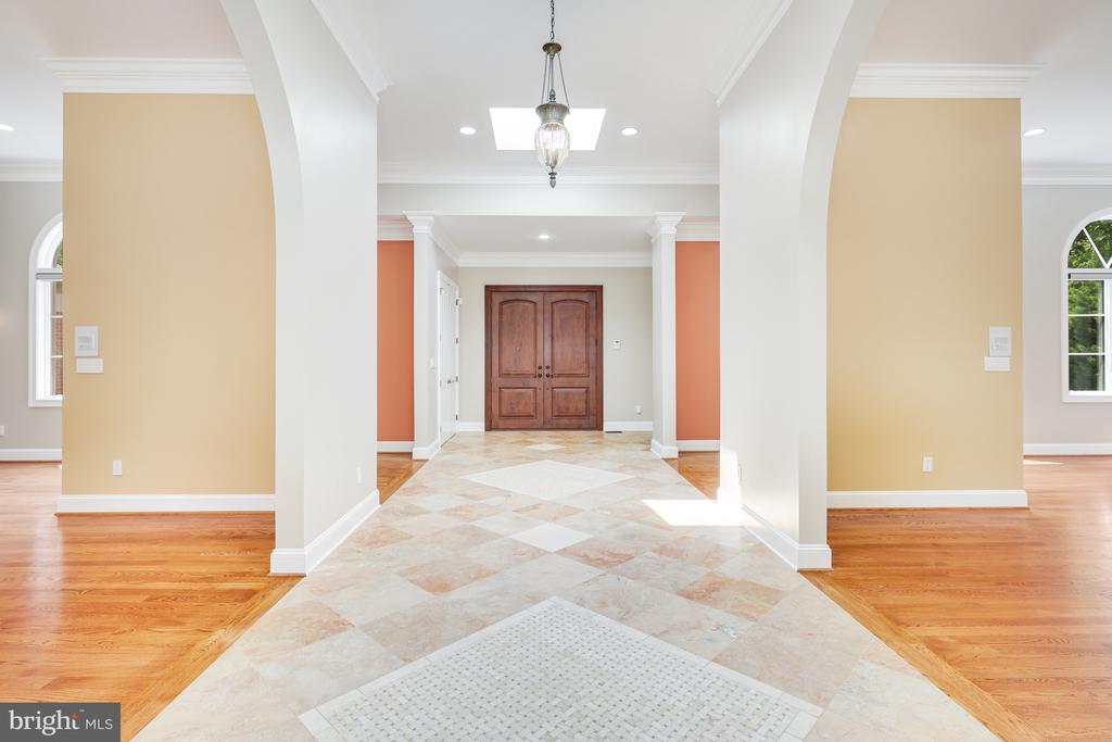11304 SENECA CIRCLE
