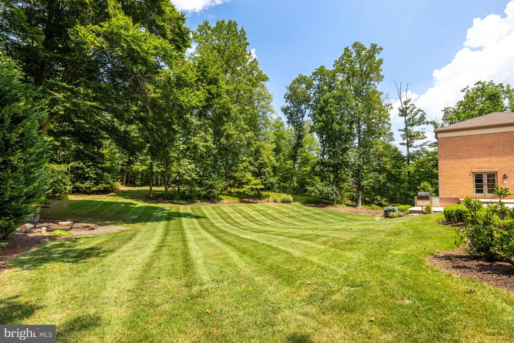 11304 SENECA CIRCLE