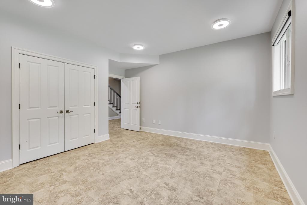 11304 SENECA CIRCLE