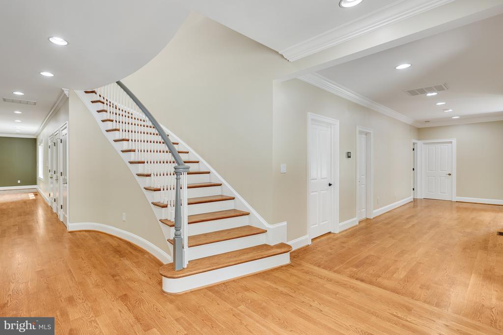 11304 SENECA CIRCLE
