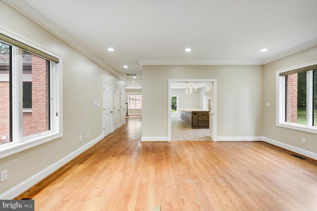 11304 SENECA CIRCLE