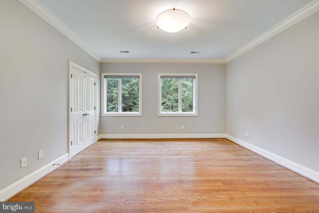 11304 SENECA CIRCLE