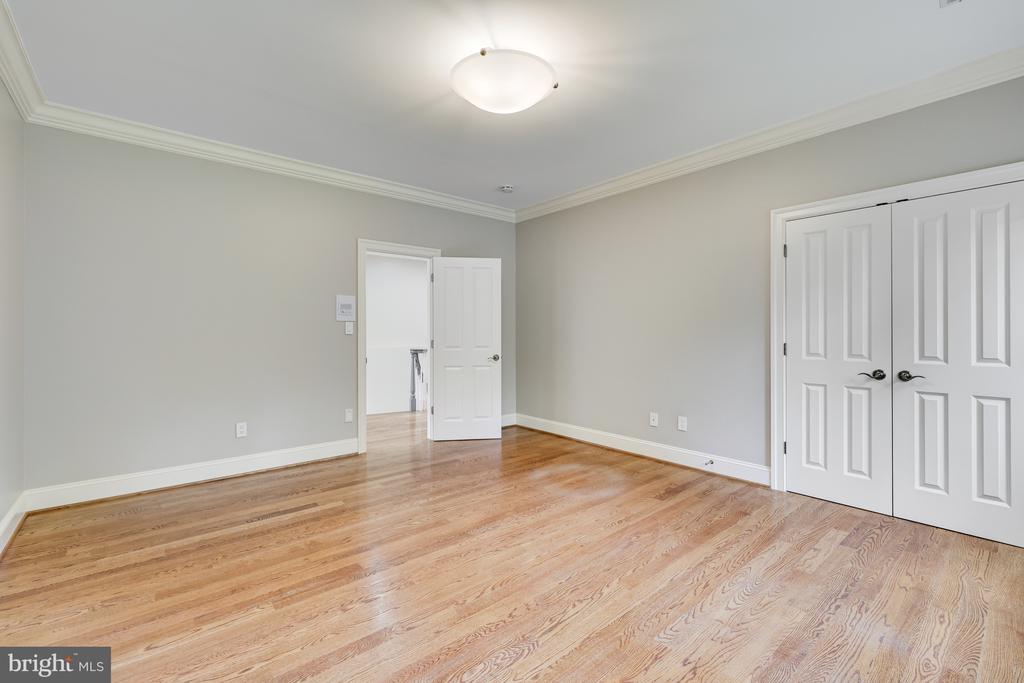 11304 SENECA CIRCLE