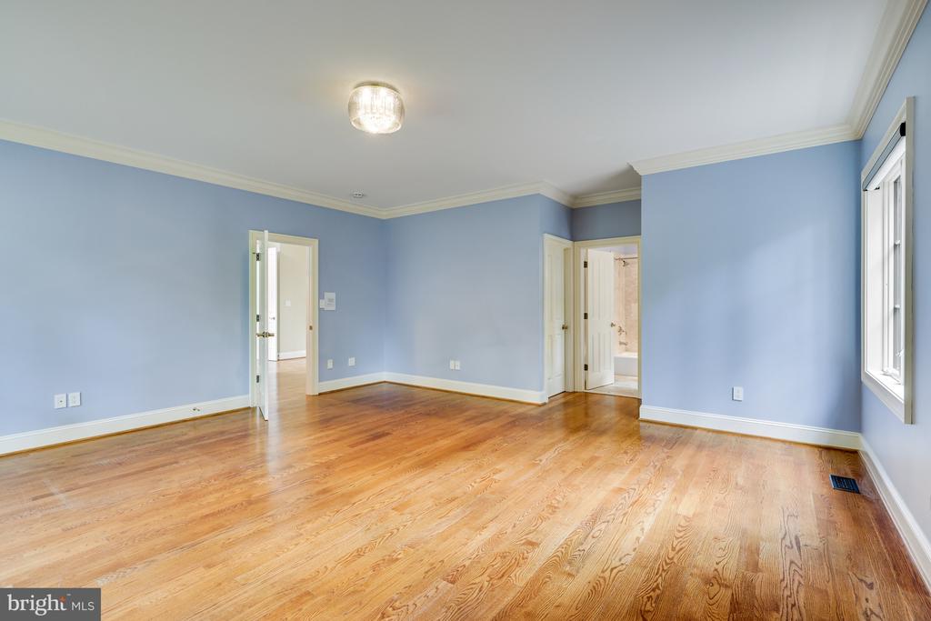 11304 SENECA CIRCLE