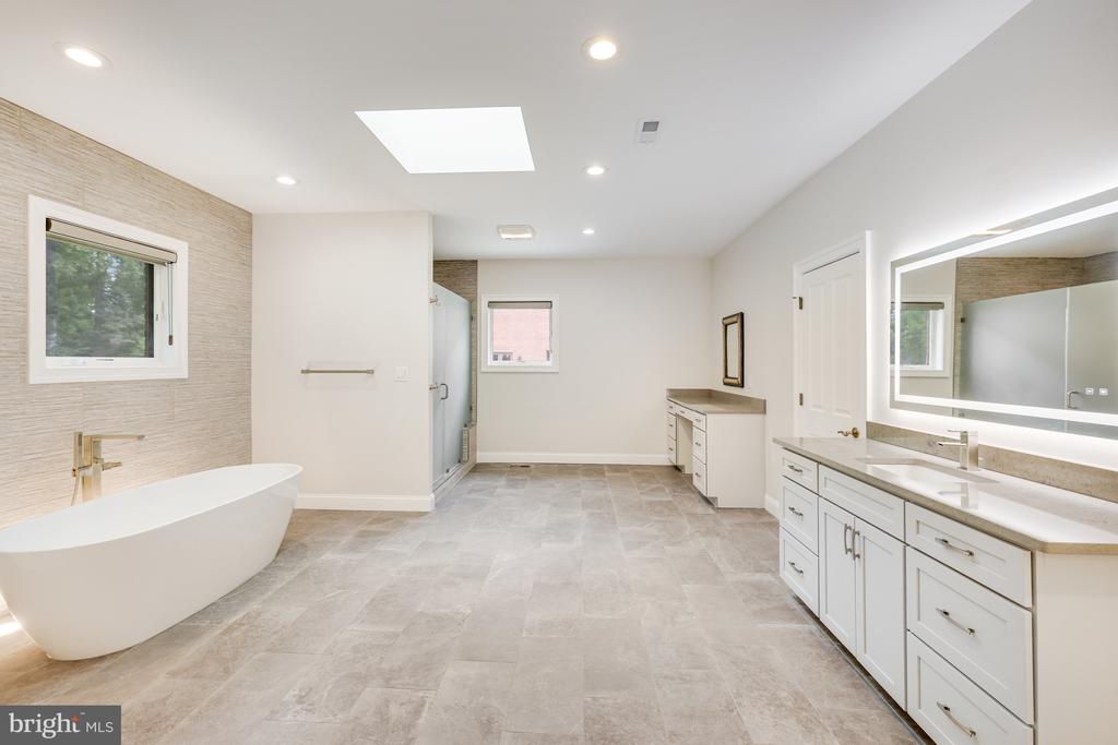 11304 SENECA CIRCLE