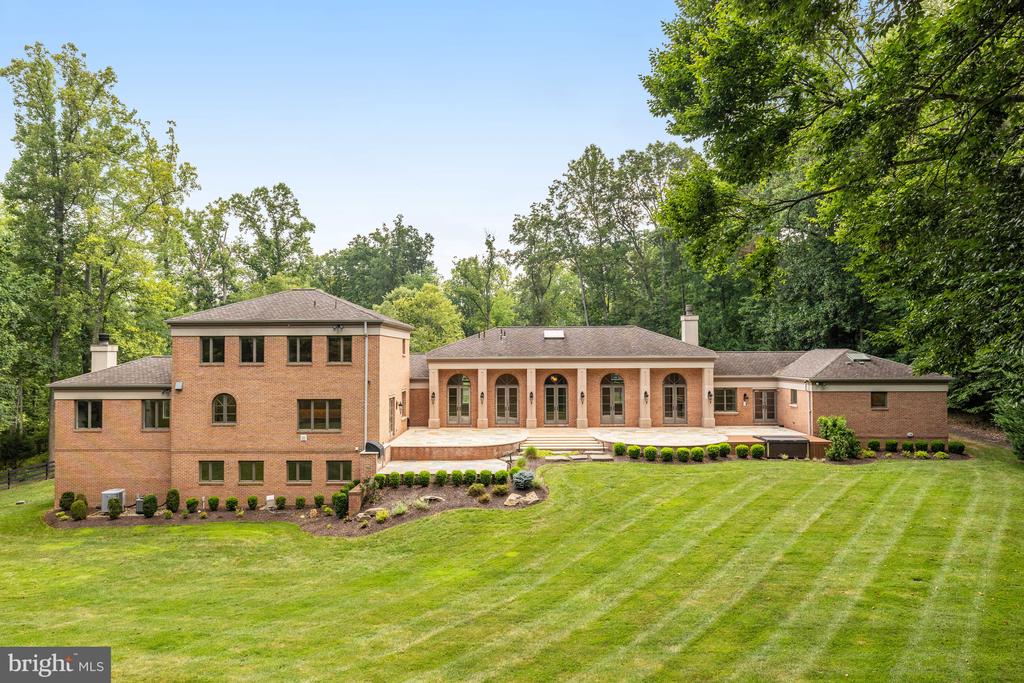 11304 SENECA CIRCLE