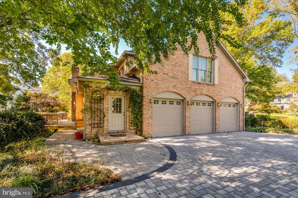 10107 NEDRA DRIVE