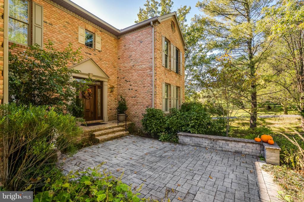 10107 NEDRA DRIVE