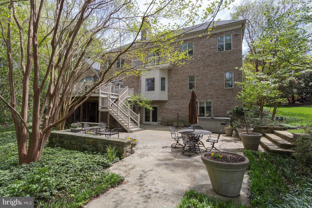 938 DOUGLASS DRIVE