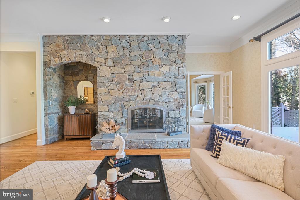 938 DOUGLASS DRIVE