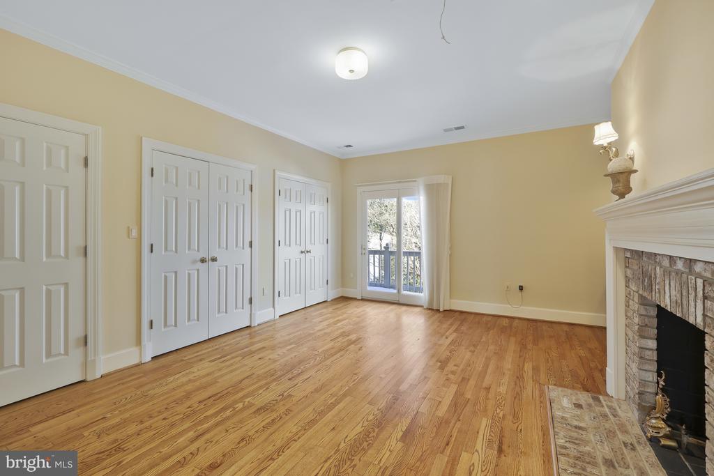 938 DOUGLASS DRIVE
