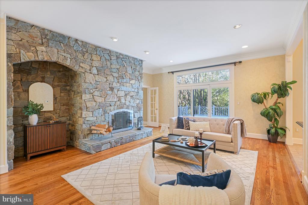 938 DOUGLASS DRIVE