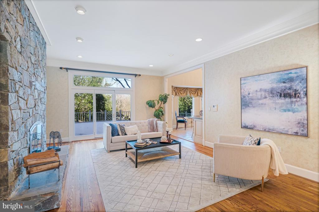 938 DOUGLASS DRIVE