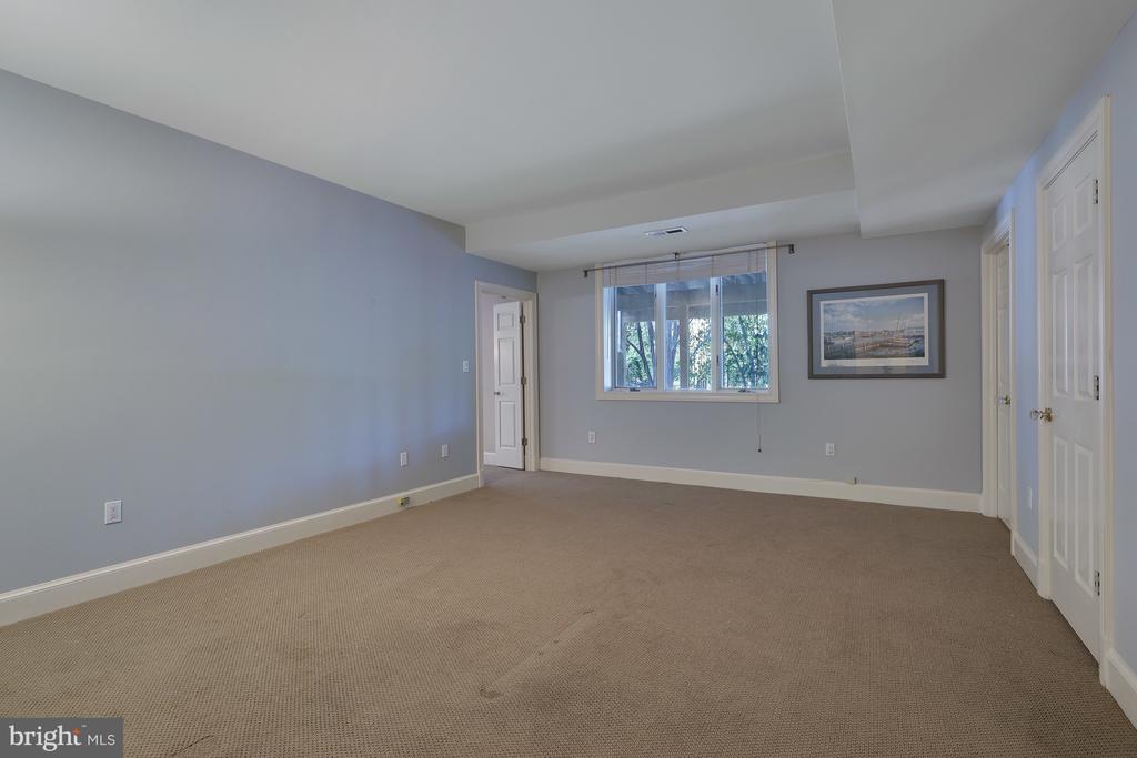 938 DOUGLASS DRIVE