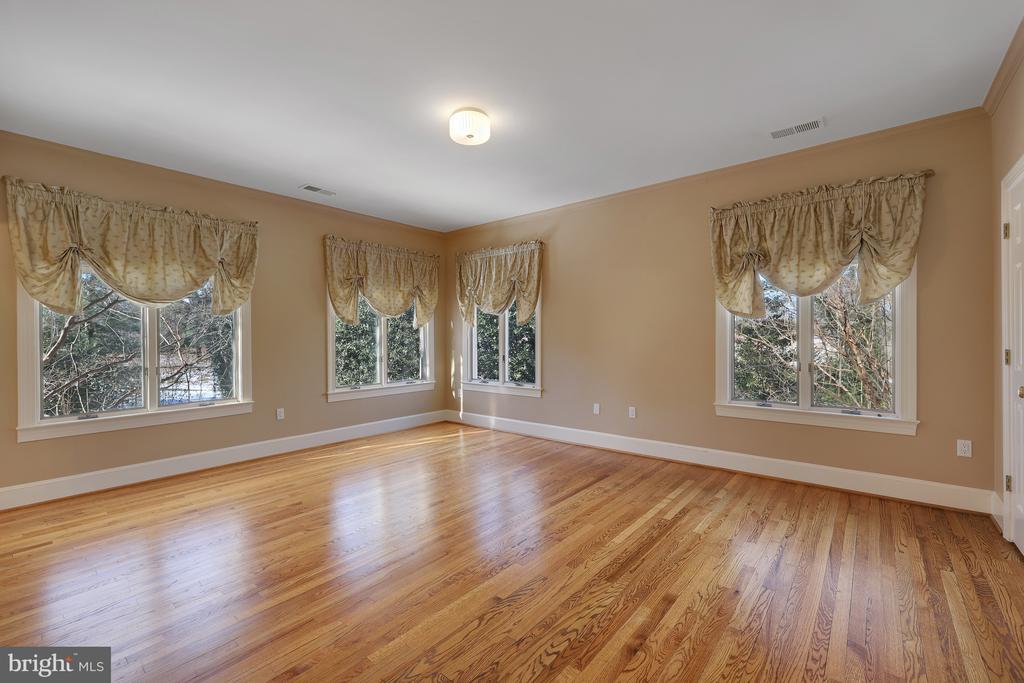 938 DOUGLASS DRIVE