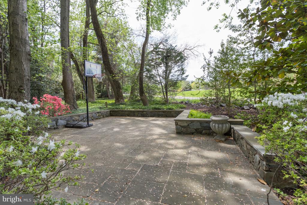 938 DOUGLASS DRIVE