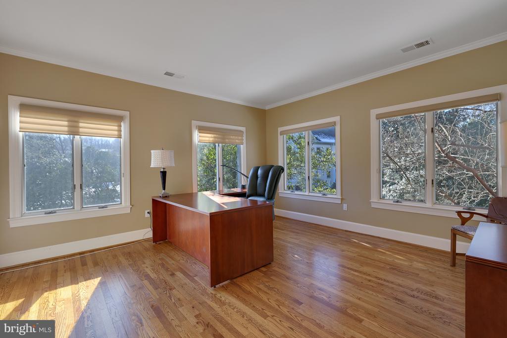 938 DOUGLASS DRIVE