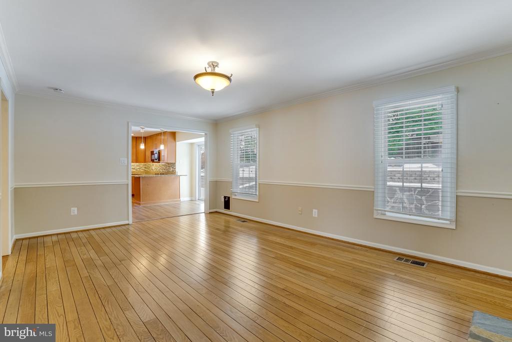 3719 KRYSIA COURT
