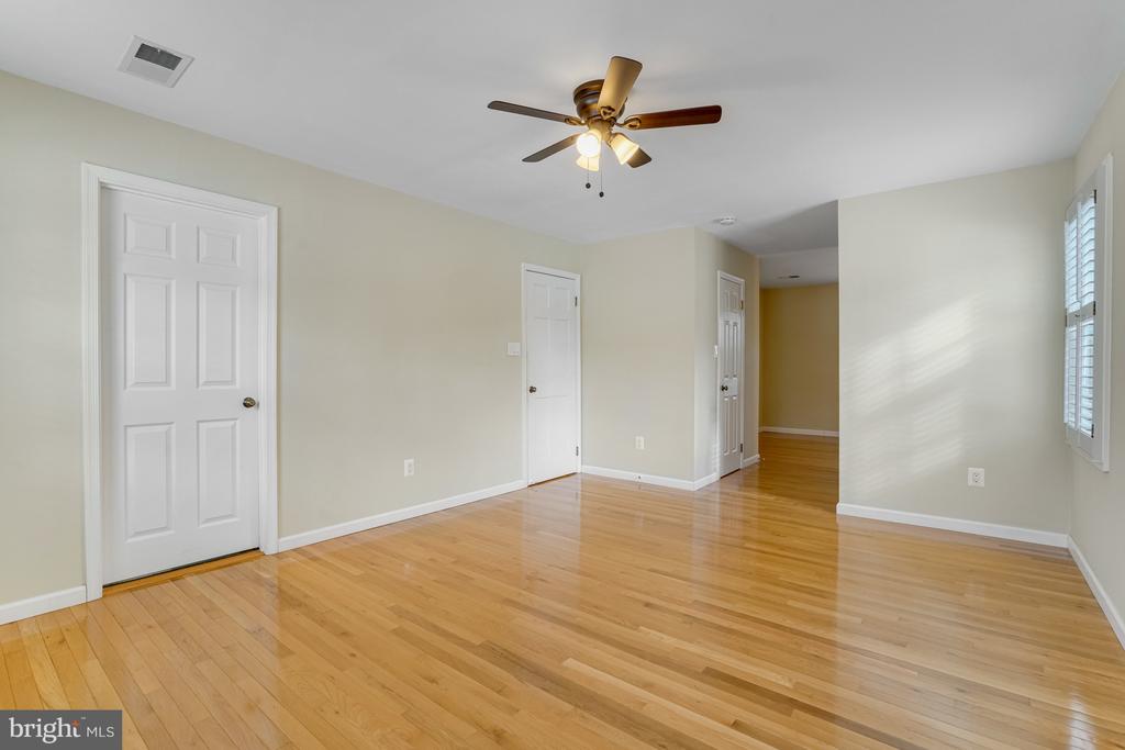 3719 KRYSIA COURT
