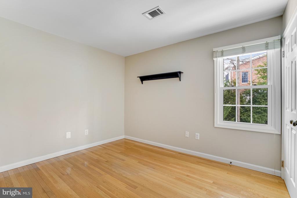 3719 KRYSIA COURT