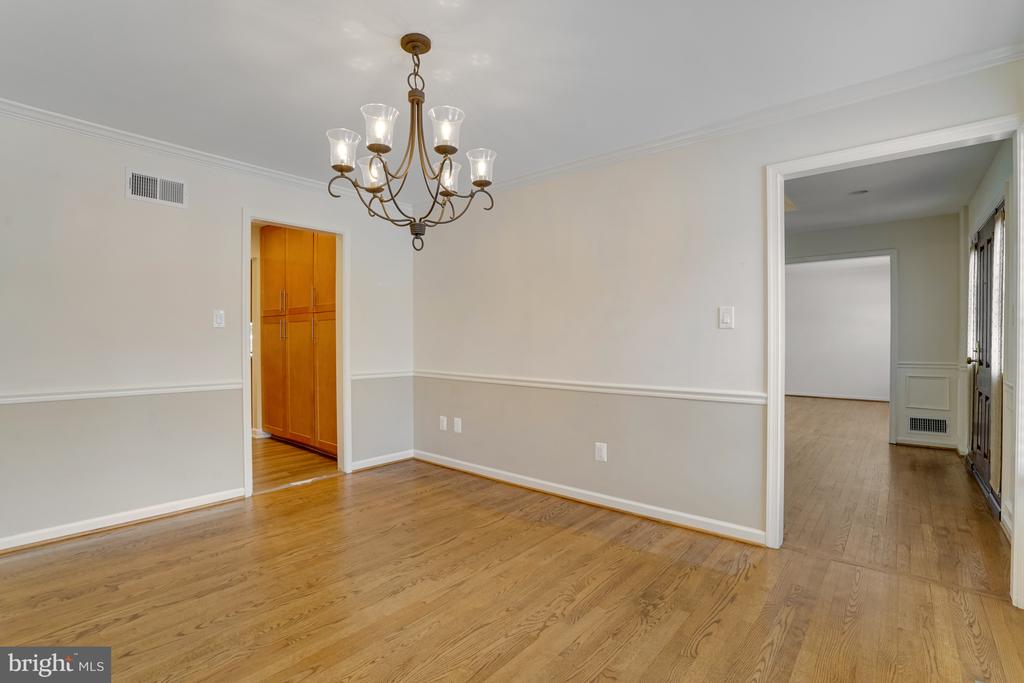 3719 KRYSIA COURT
