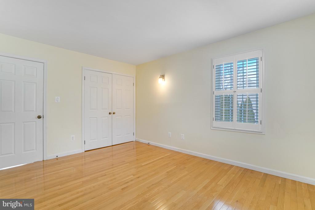 3719 KRYSIA COURT