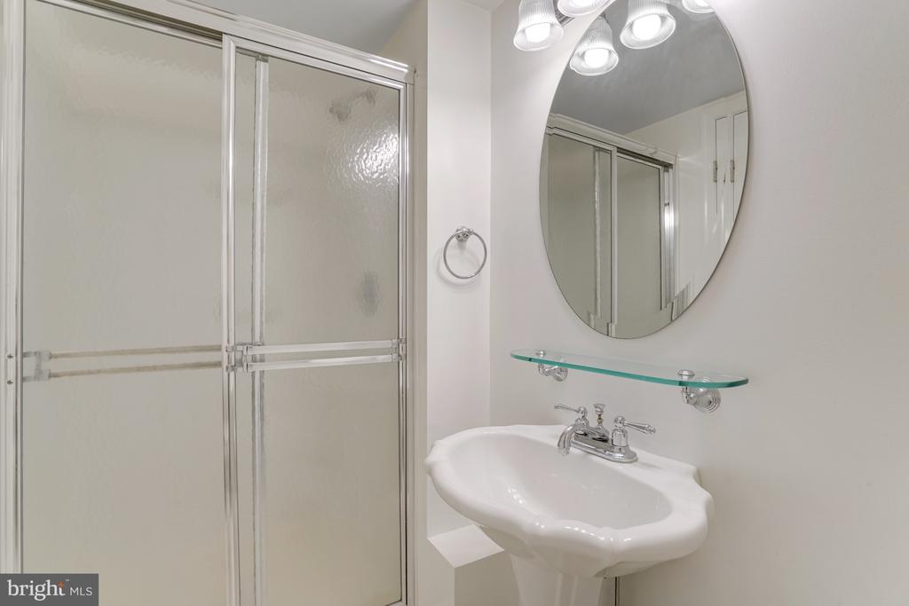 3719 KRYSIA COURT