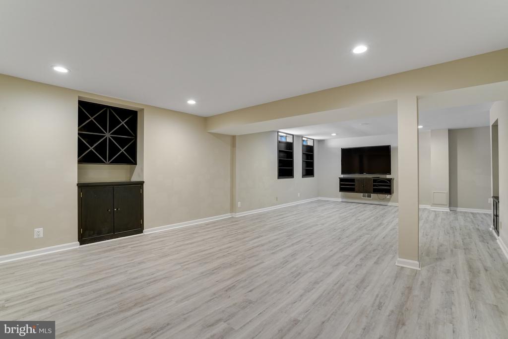 3719 KRYSIA COURT
