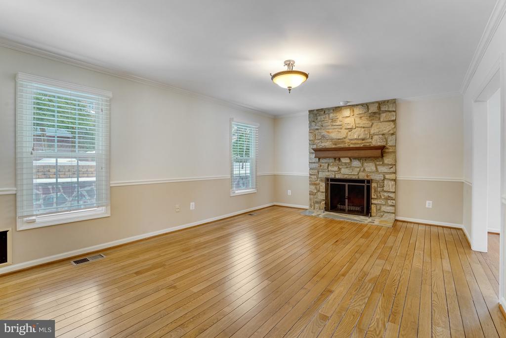 3719 KRYSIA COURT