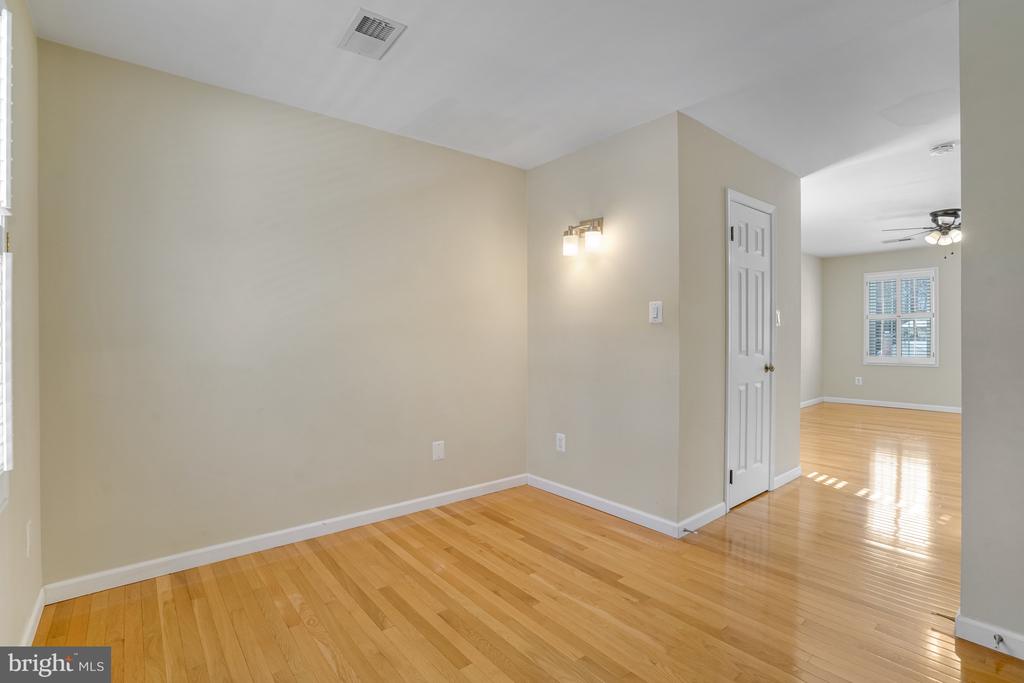 3719 KRYSIA COURT