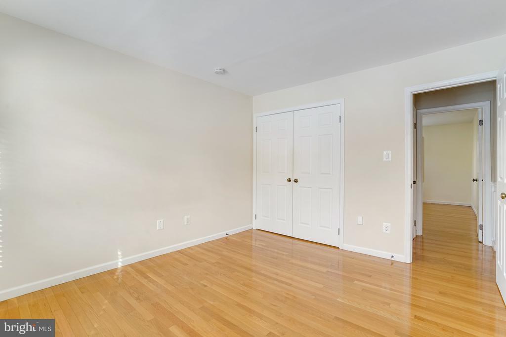 3719 KRYSIA COURT