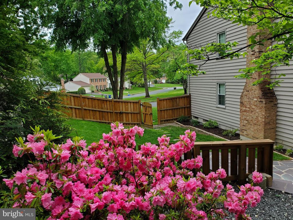3719 KRYSIA COURT
